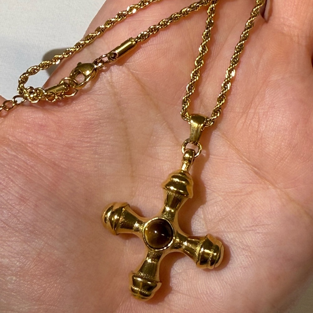 18K Gold Elegant Gold Cross Pendant Necklace - Picture 6 of 11